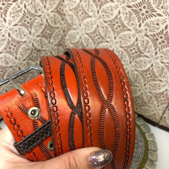 Women embossed leather belt sz M- 41 in